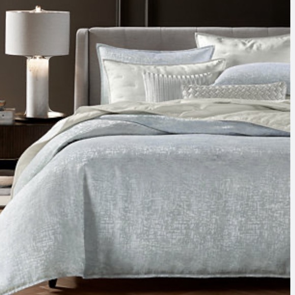 Nib. Hotel Collection Iridescent Ice blue silver full/queen 3 part comforter set